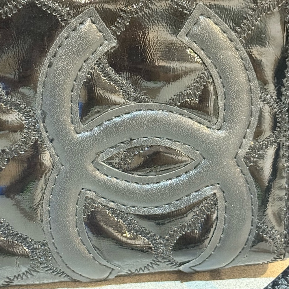 Black Patent Quilted‎ Wristlet - Picture 3 of 16